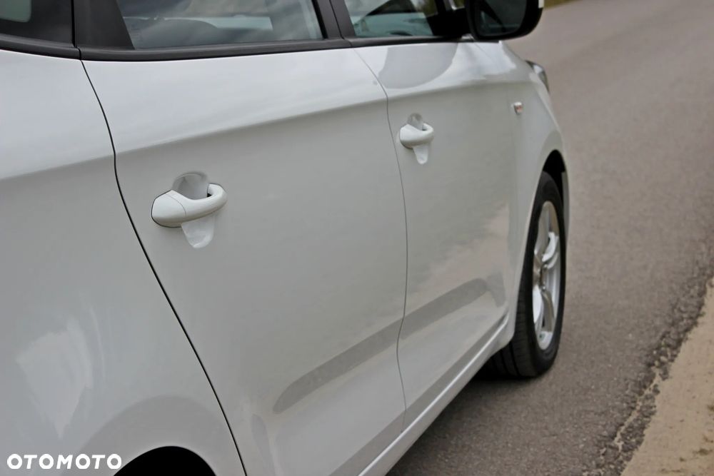 Kia Carens 1.7 CRDi 115 Dream Team Edition - 16