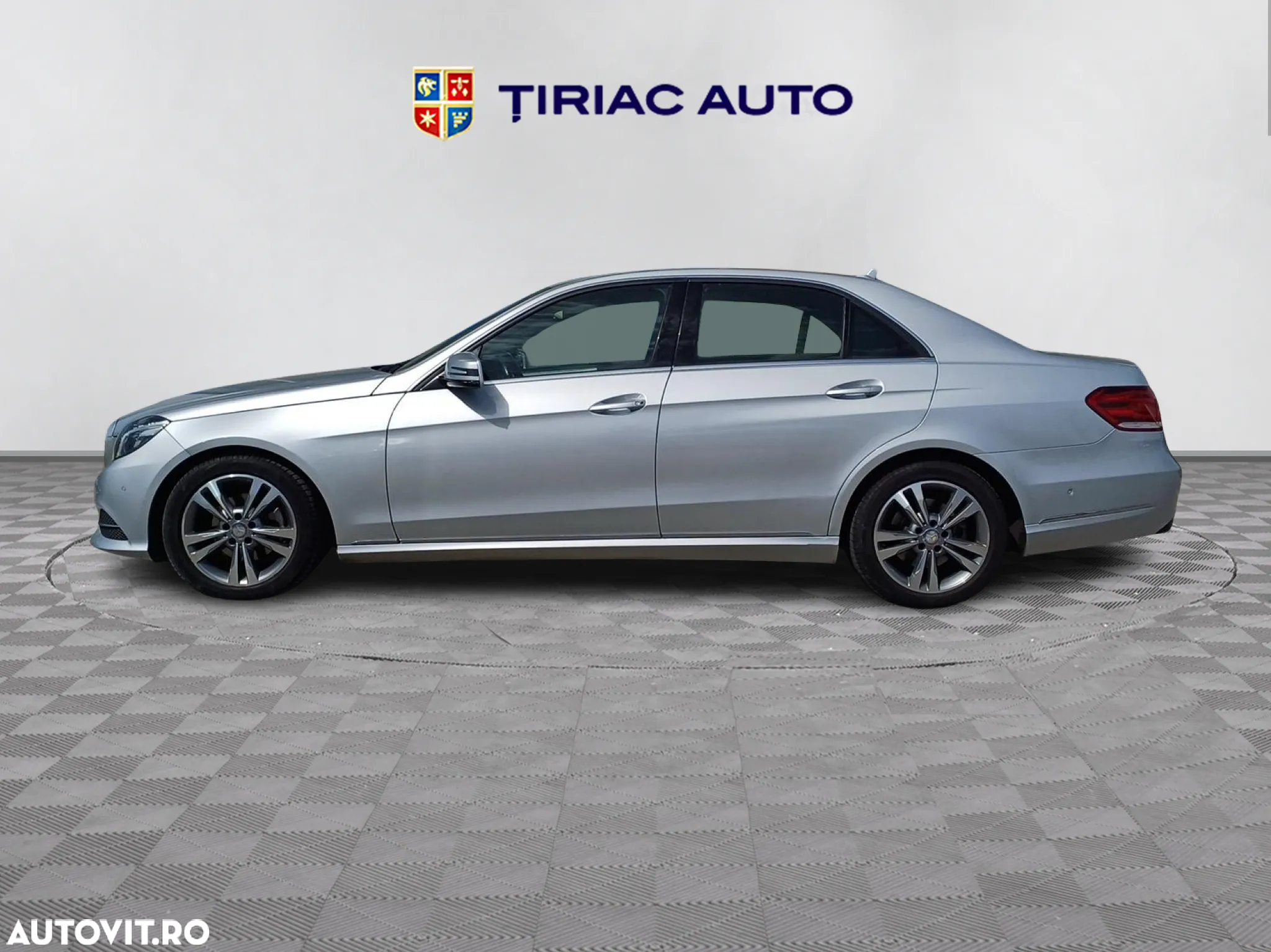Mercedes-Benz E 220 CDI DPF BlueEFFICIENCY 7G-TRONIC Avantgarde - 2