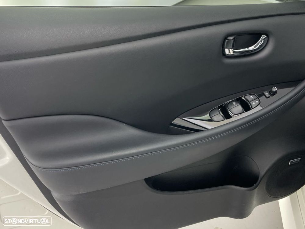 Nissan Leaf Tekna ProPilot Park - 17