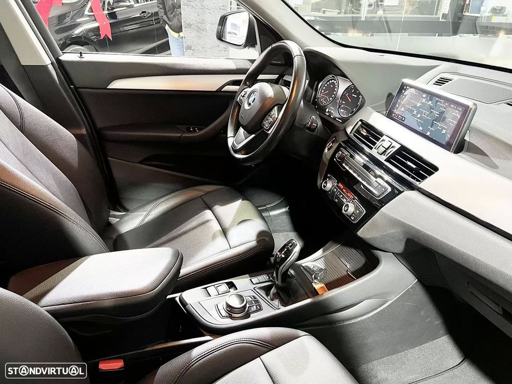 BMW X1 16 d sDrive Auto Line Sport - 12