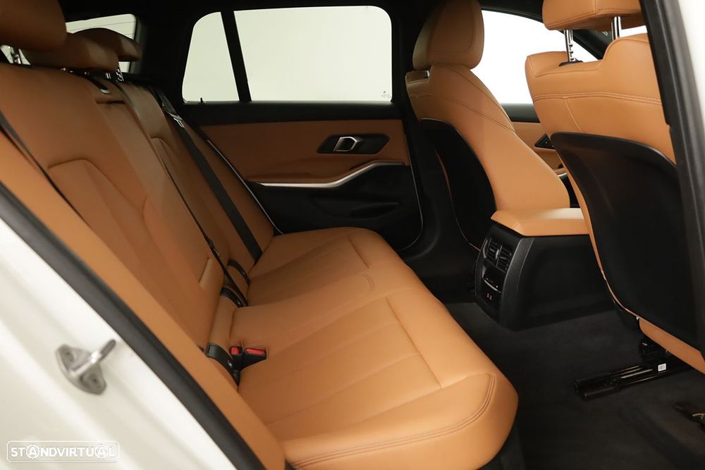 BMW 330 e Pack Desportivo M Auto - 24