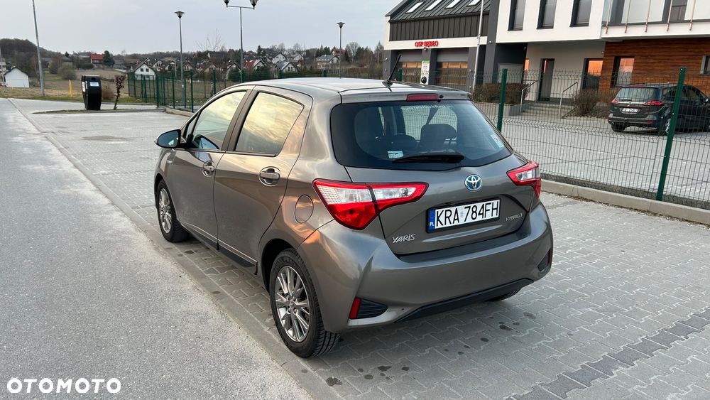 Toyota Yaris Hybrid 100 Business Edition - 6