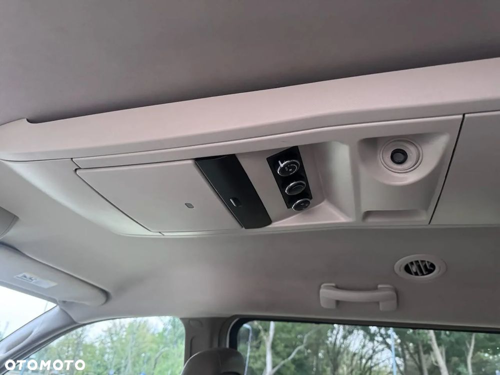 Chrysler Town & Country 3.6 Limited - 22
