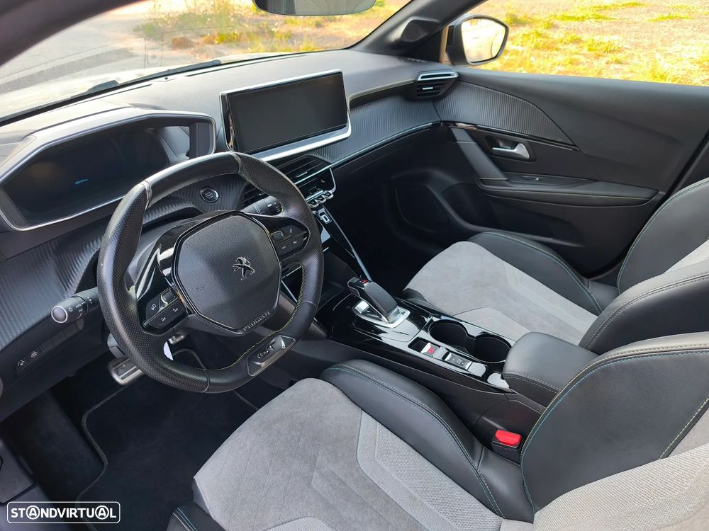 Peugeot e-208 GT - 8