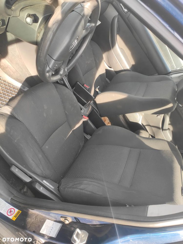 Toyota Avensis t25 kombi 1.8 16v na części - 10