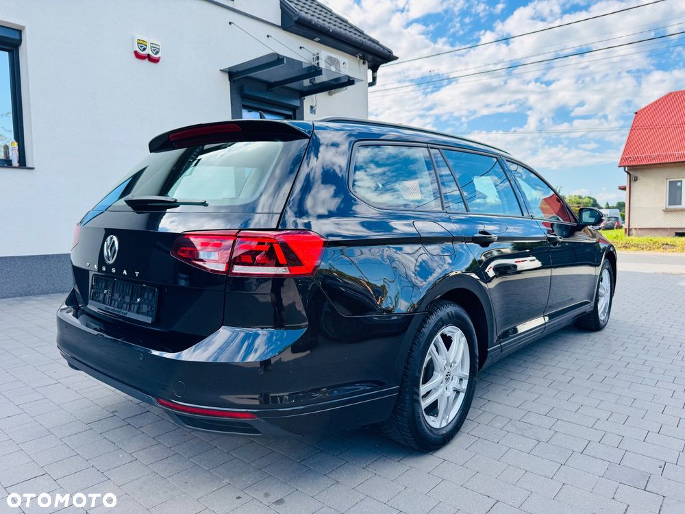 Volkswagen Passat 1.6 TDI SCR DSG Conceptline - 14