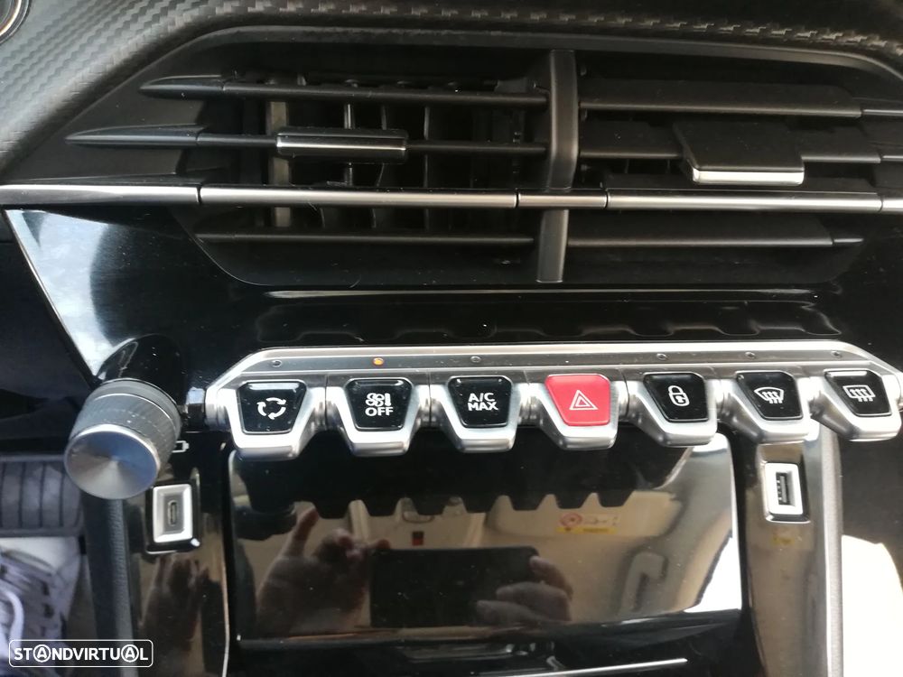 Peugeot e-208 Allure Pack - 14