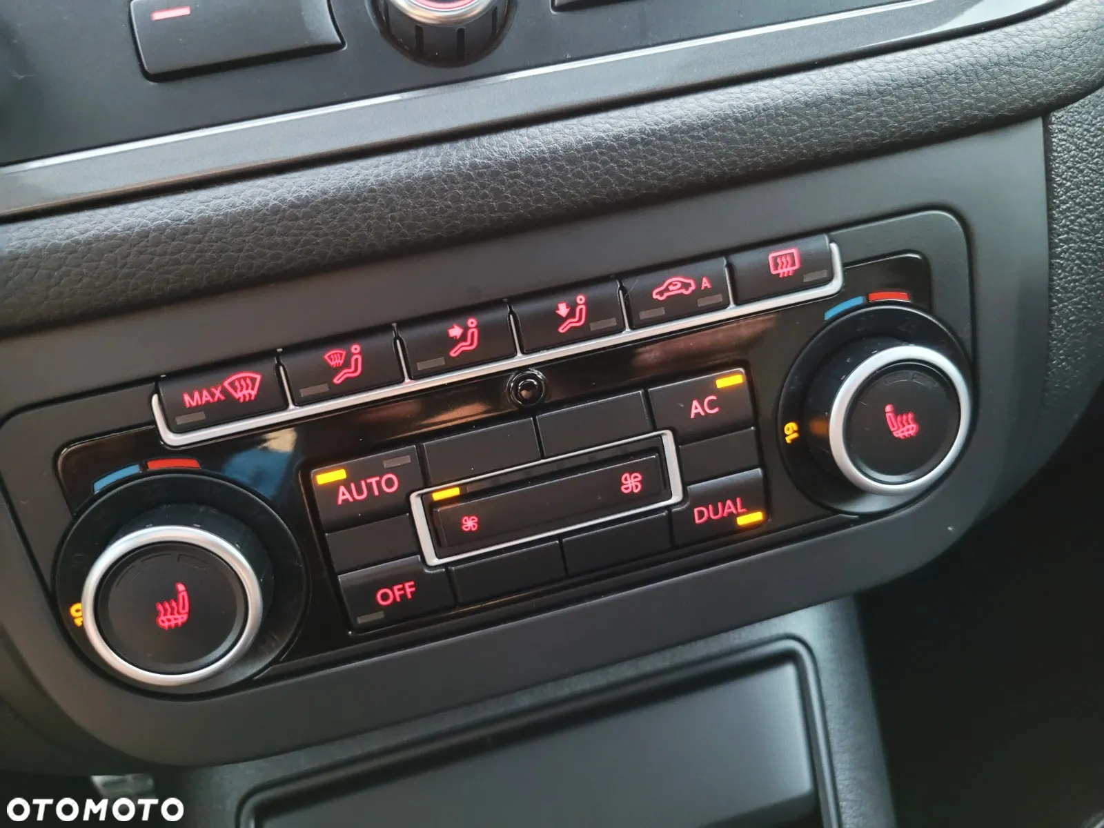 Volkswagen Tiguan 2.0 TDI DPF BlueMotion Technology Sport & Style - 25