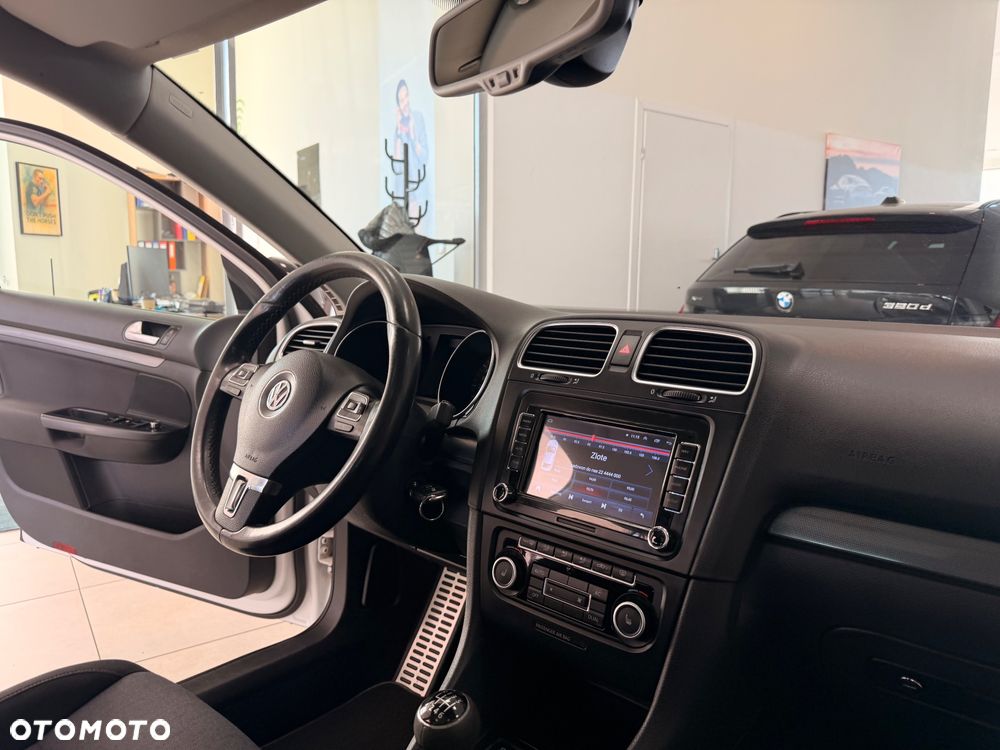 Volkswagen Golf - 28