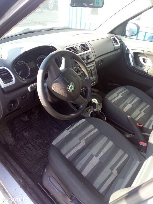 Dezmembrez Skoda Roomster - 2