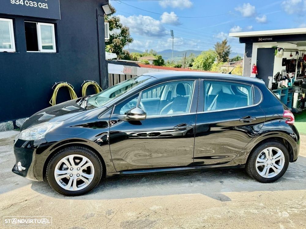 Peugeot 208 1.2 VTi SE Style - 26