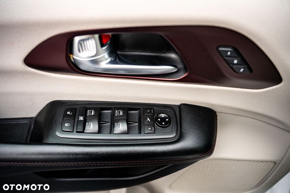 Chrysler Pacifica - 10