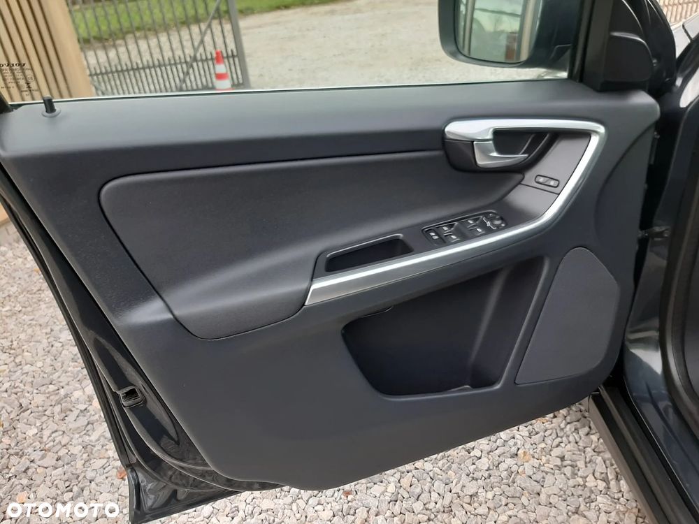 Volvo XC 60 D3 Geartronic Momentum - 19