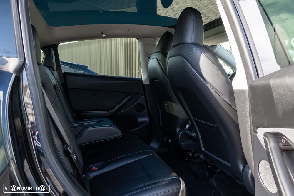 Tesla Model Y Performance Dual Motor AWD - 16