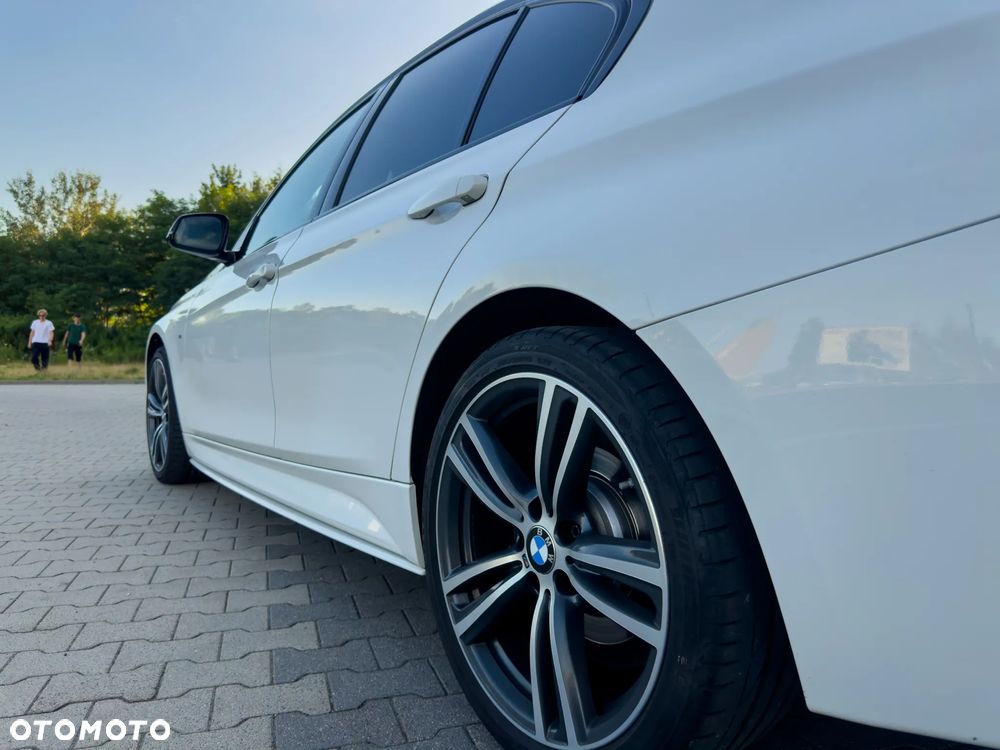 BMW Seria 3 330i xDrive M Sport Sport - 11