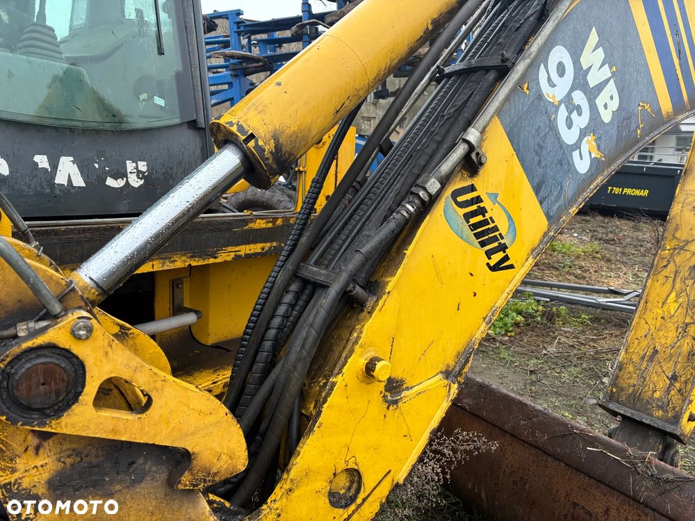 Komatsu WB93S - 13