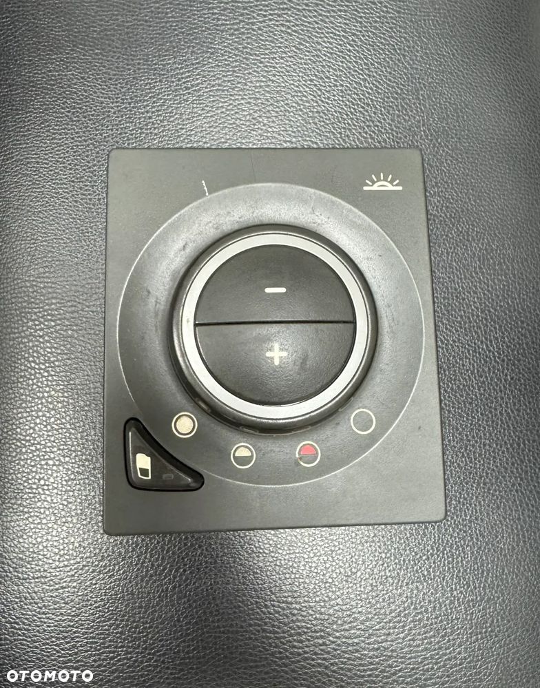 Panel swiatla kabiny 22562599 Volvo - 1