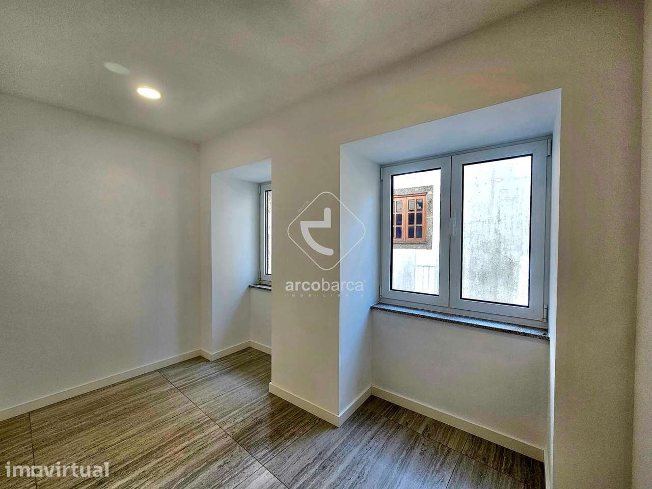 Arrenda-se Apartamento T1 1º Andar no Centro Histórico de Arcos de Val - Grande imagem: 5/12