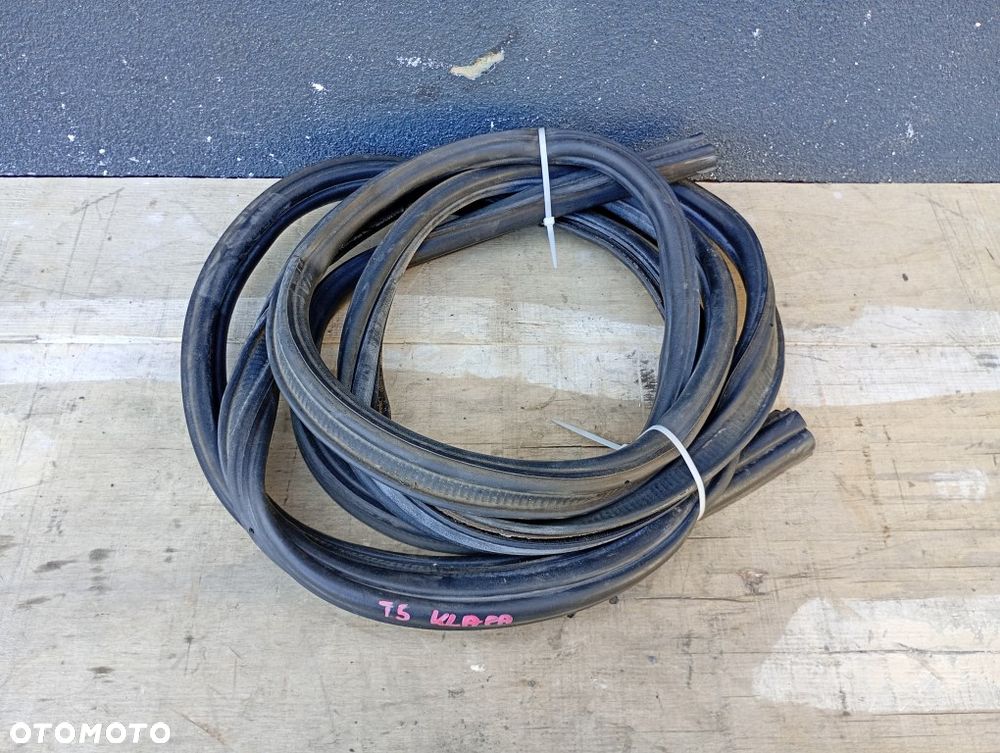 uszczelka karoseryjna klapy bagażnika tył vw transporter t5 t5 lift 2003-2015 - 1