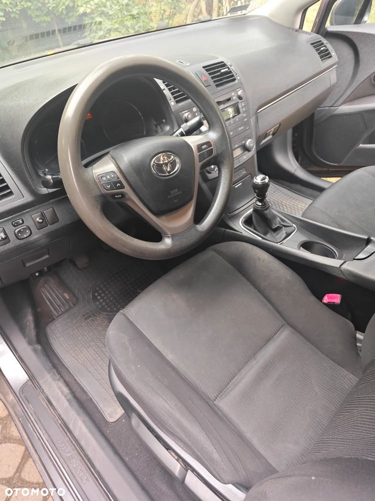 Toyota Avensis 1.6 Luna - 17
