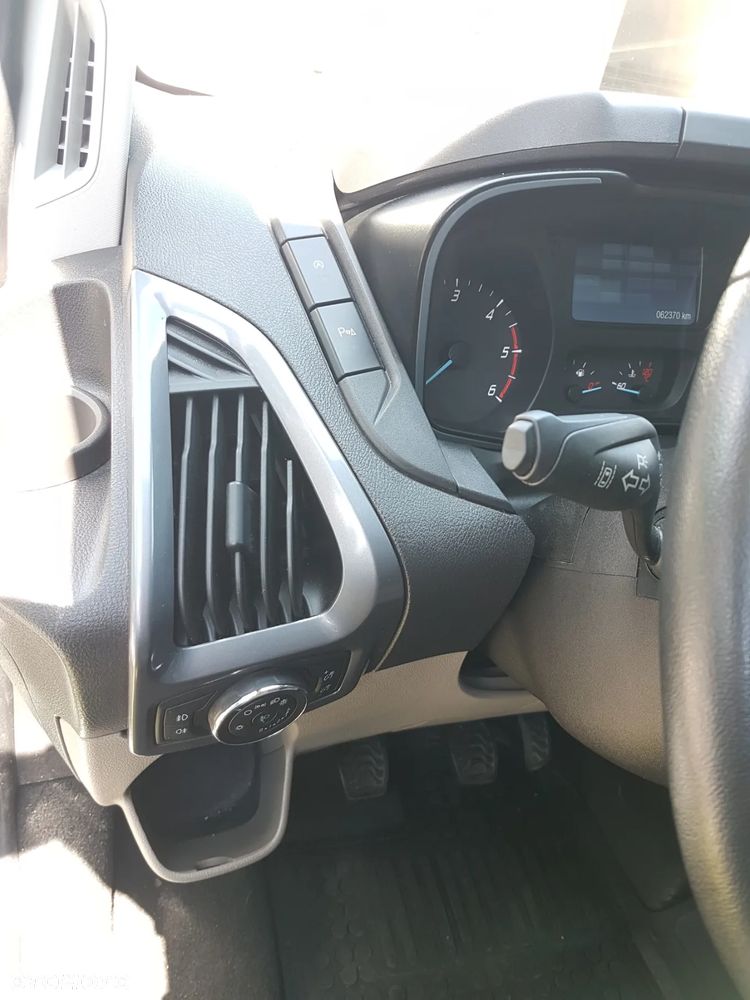 Ford Tourneo Custom - 4