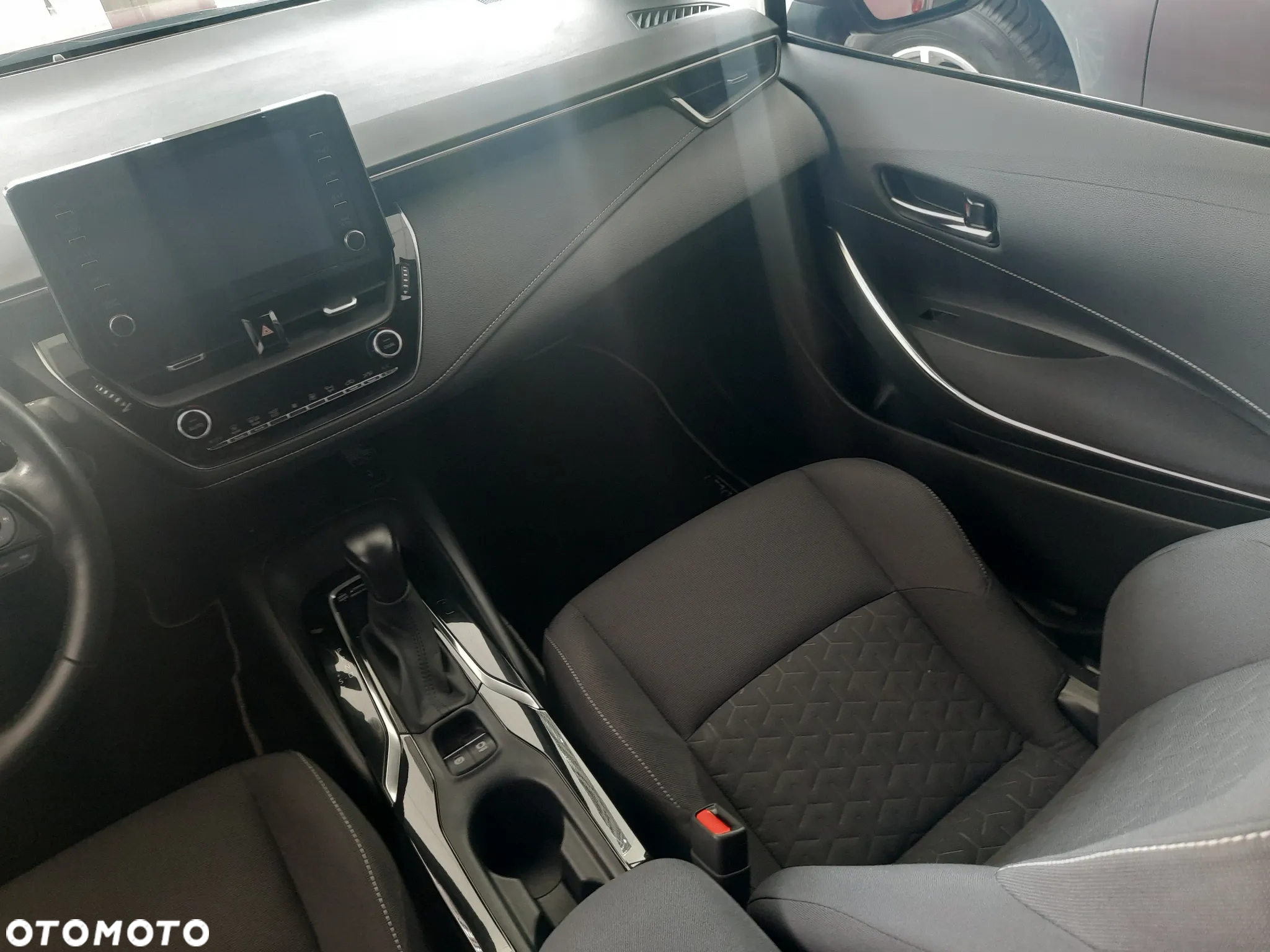 Toyota Corolla 2.0 Hybrid Touring Sports Team Deutschland - 12