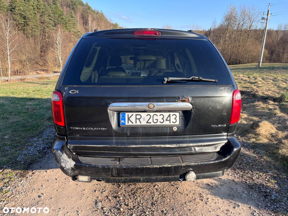 Chrysler Town & Country - 3
