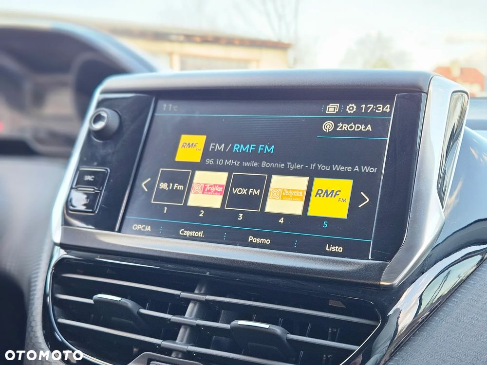 Peugeot 2008 1.2 Pure Tech Style S&S - 30