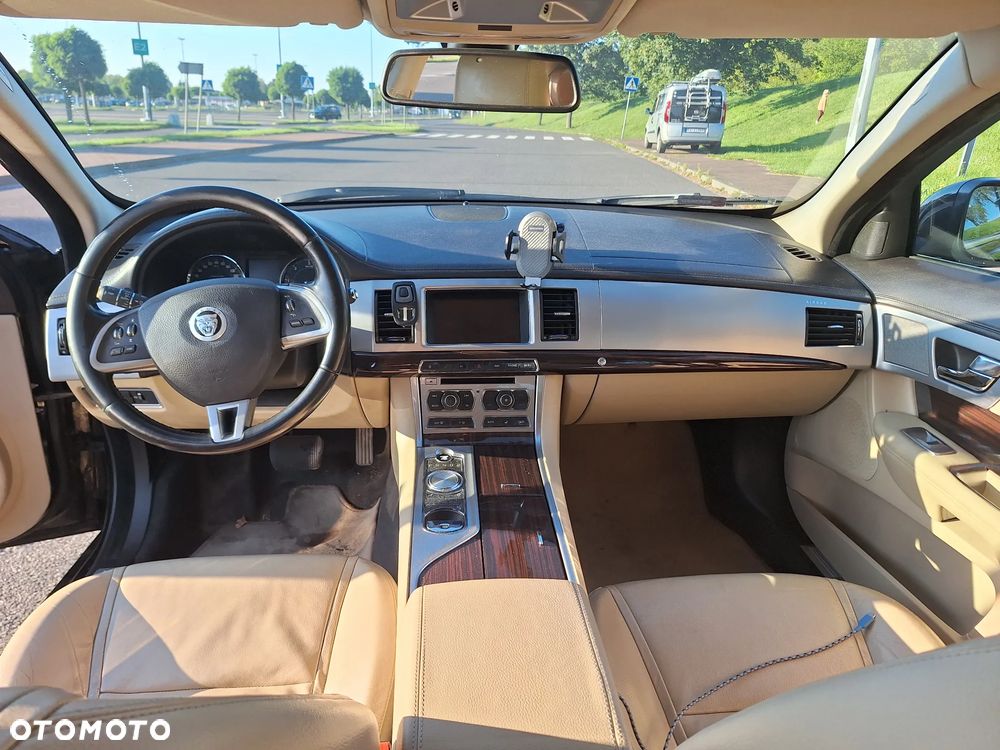 Jaguar XF 2.2 D Luxury - 7
