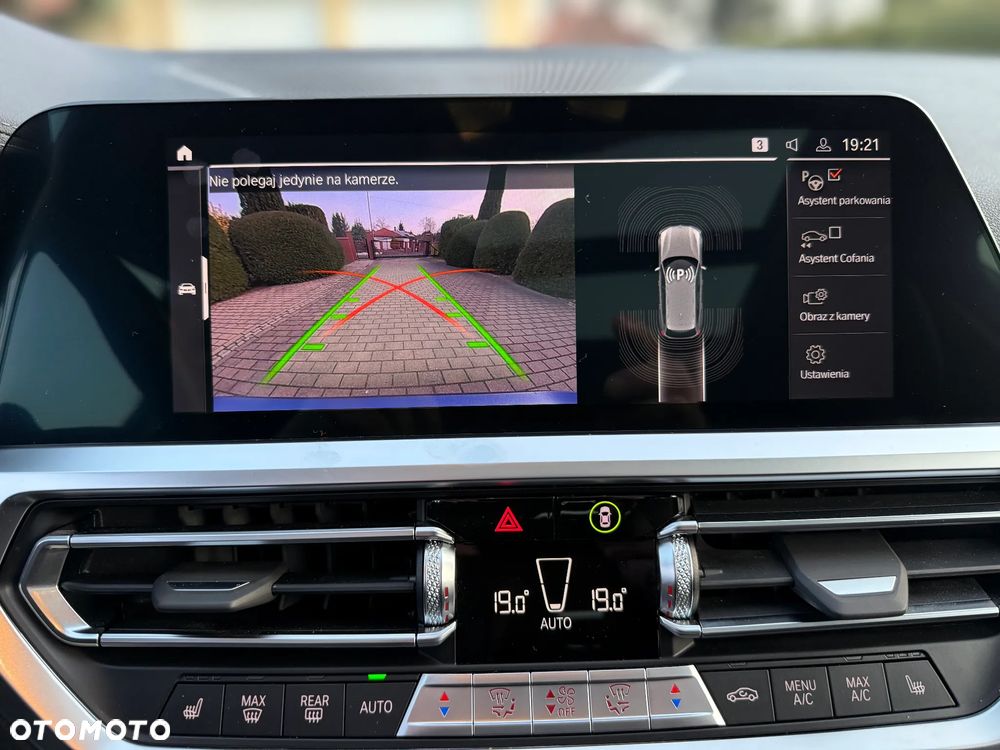 BMW Seria 3 320d xDrive Luxury Line sport - 36