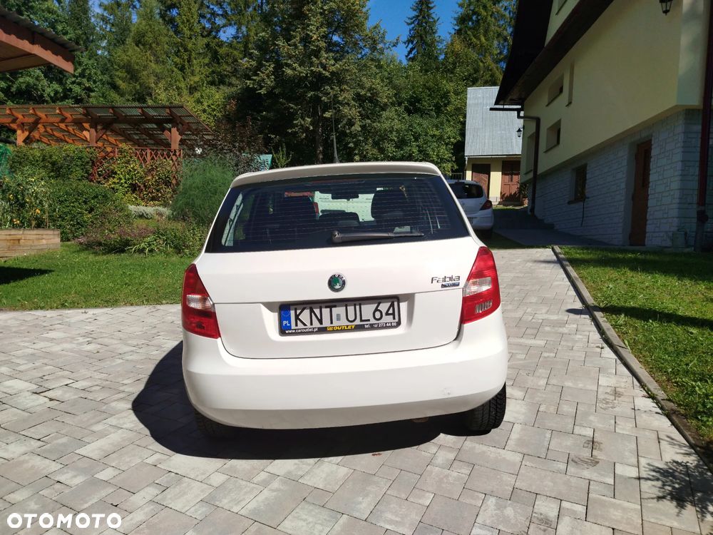 Skoda Fabia 2010 photo 4