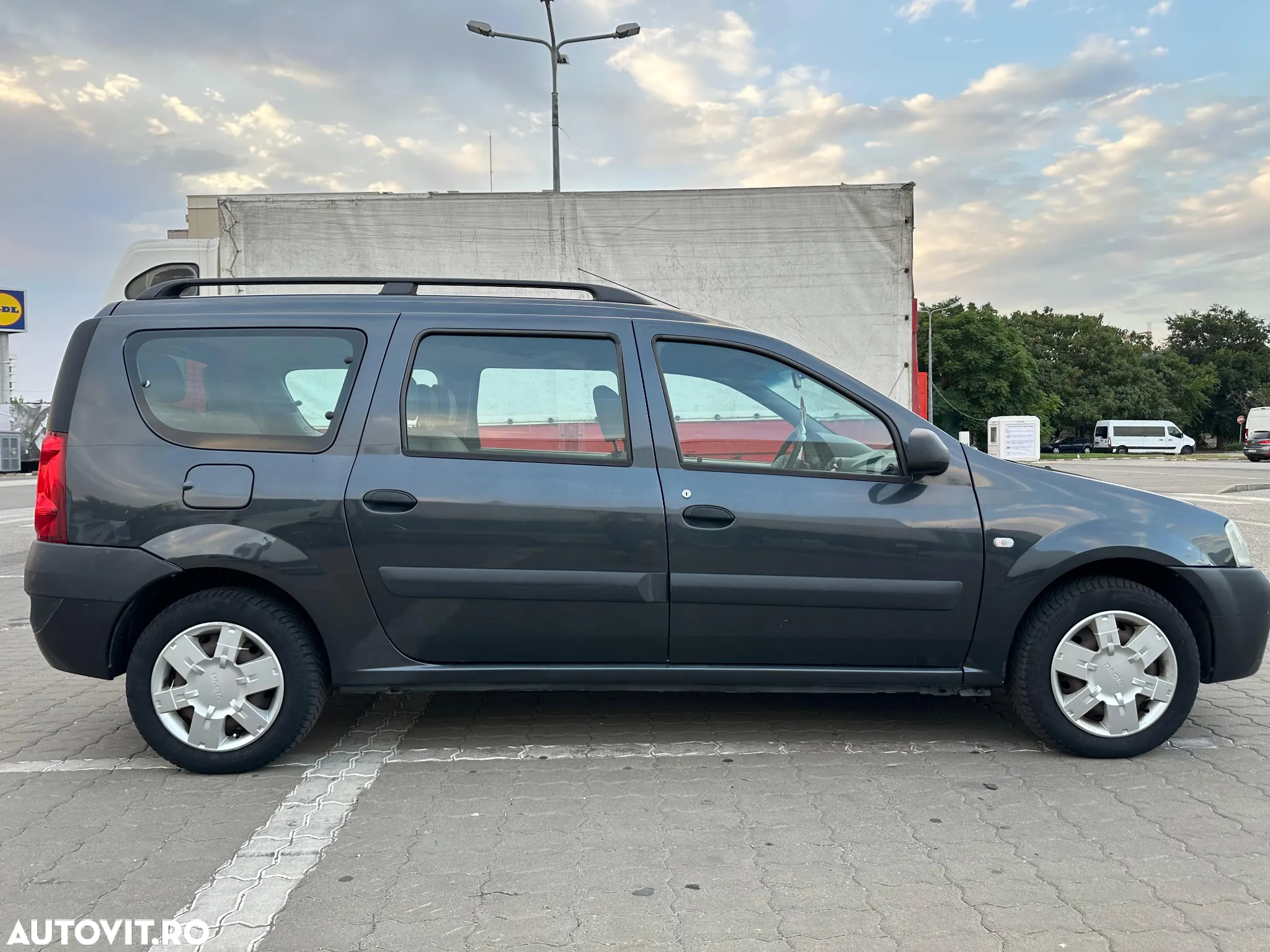Dacia Logan 1.6 16V Laureate - 11