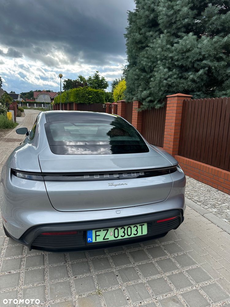 Porsche Taycan 4 - 25
