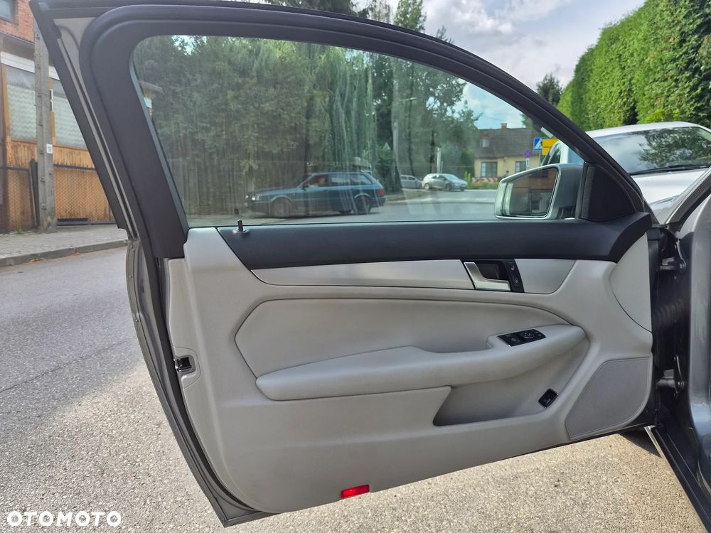 Mercedes-Benz Klasa C 180 BlueEFFICIENCY - 13