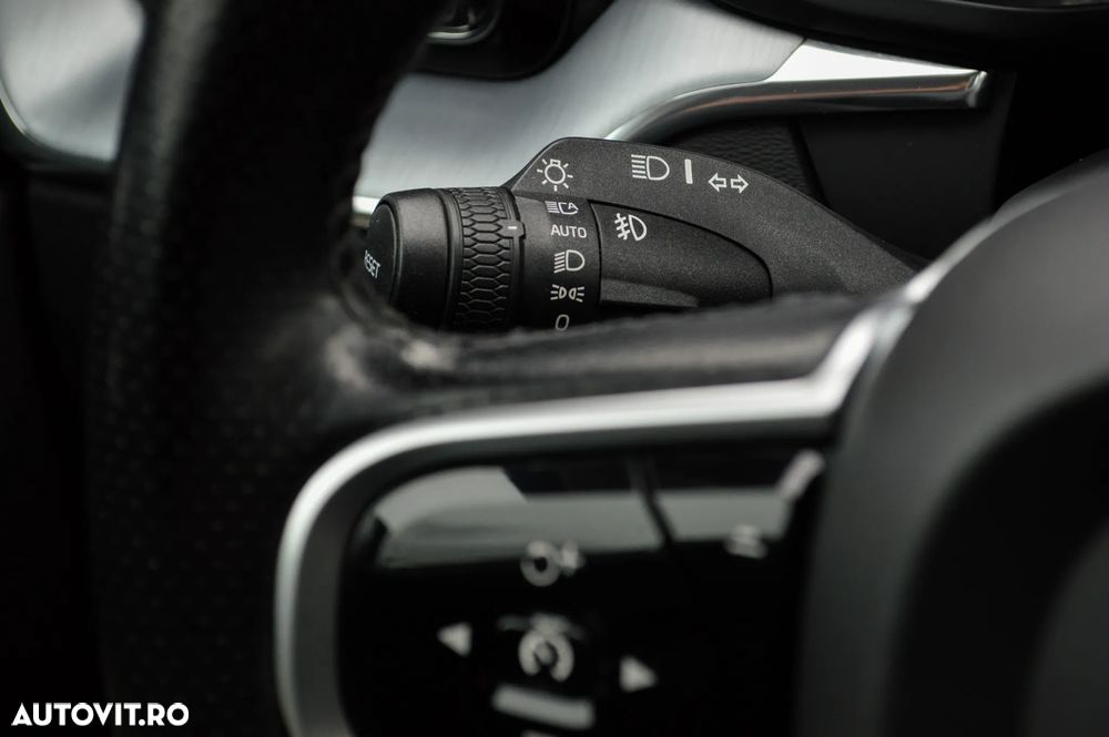 Volvo XC 60 T8 Twin Engine AWD Geartronic Inscription - 22