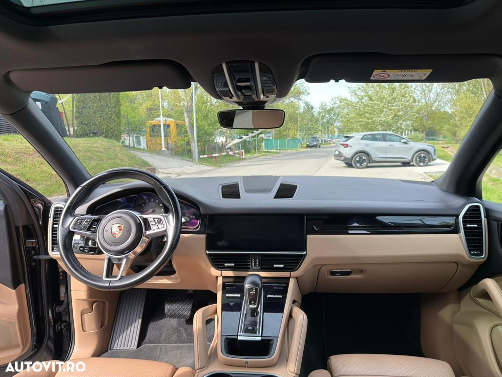 Porsche Cayenne - 8