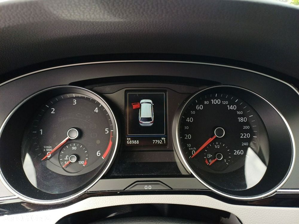 Volkswagen Passat - 26