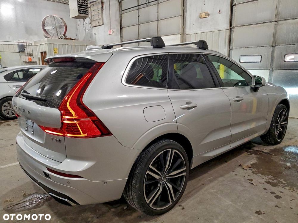 Volvo XC 60 T5 AWD R-Design - 4