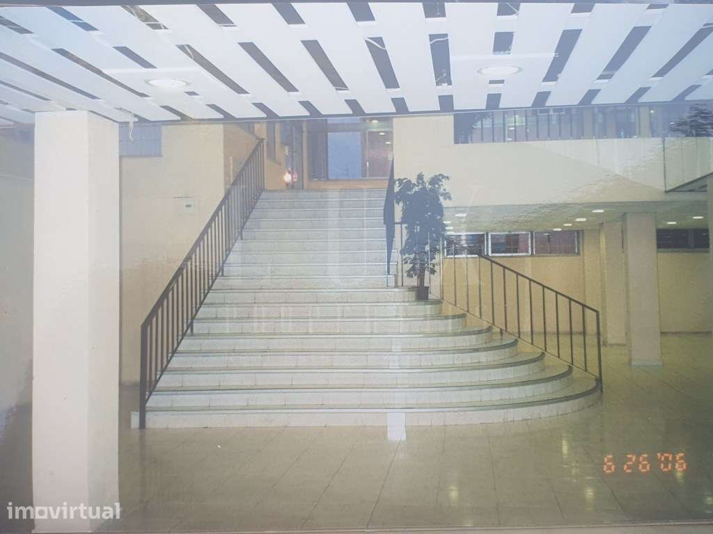 ESPAÇO COMERCIAL DE R/c COM 740m2 NO CENTRO DE CARCAVELOS - Grande imagem: 3/19