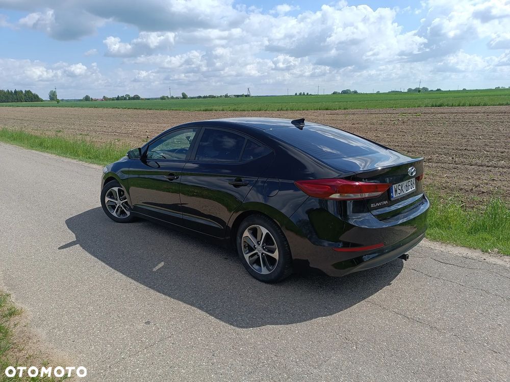 Hyundai Elantra - 8
