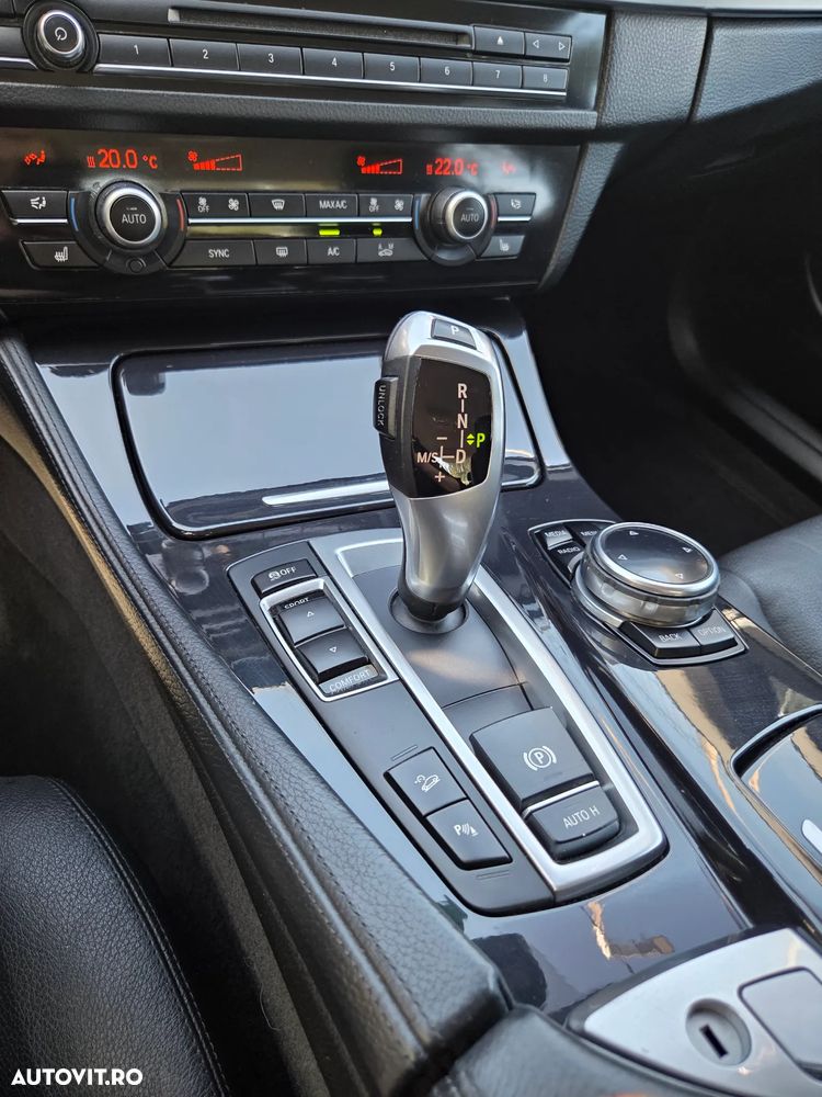 BMW Seria 5 520d xDrive - 12