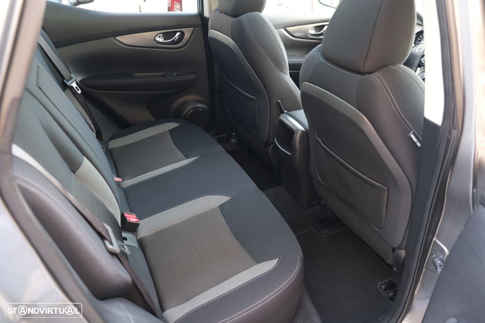 Nissan Qashqai 1.5 dCi N-Connecta 18 - 26