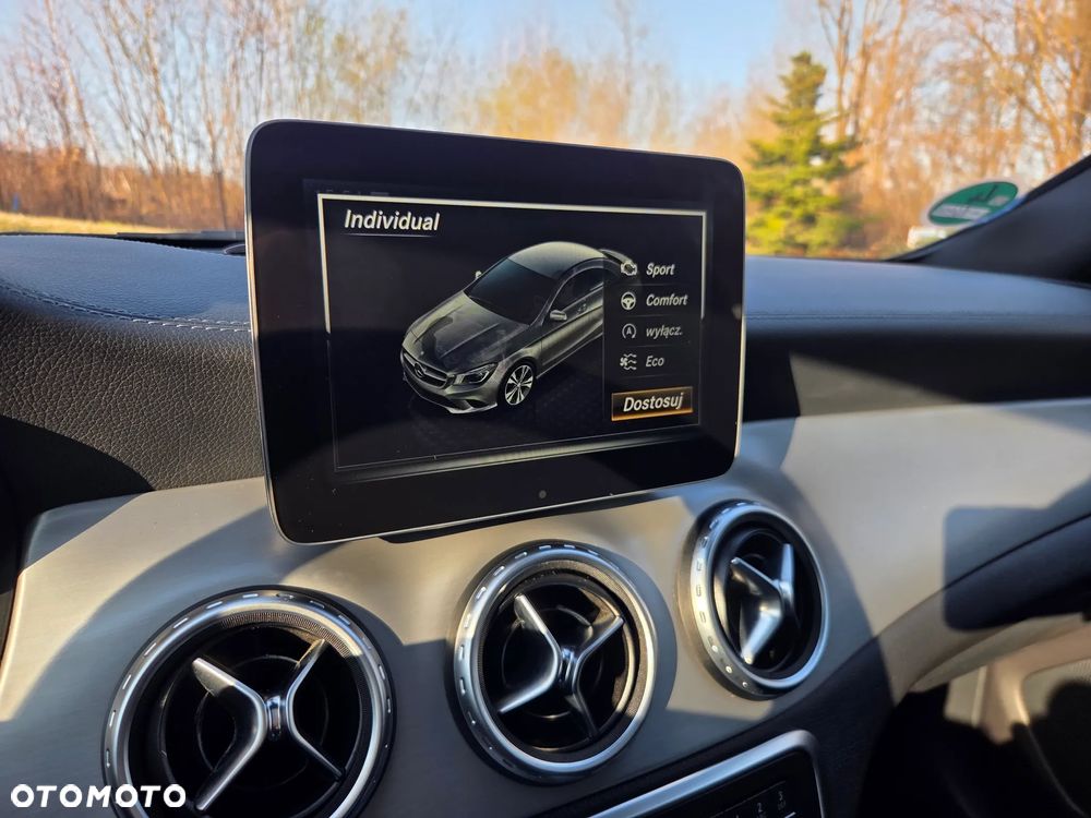 Mercedes-Benz GLA 220 d 4Matic 7G-DCT Style - 37