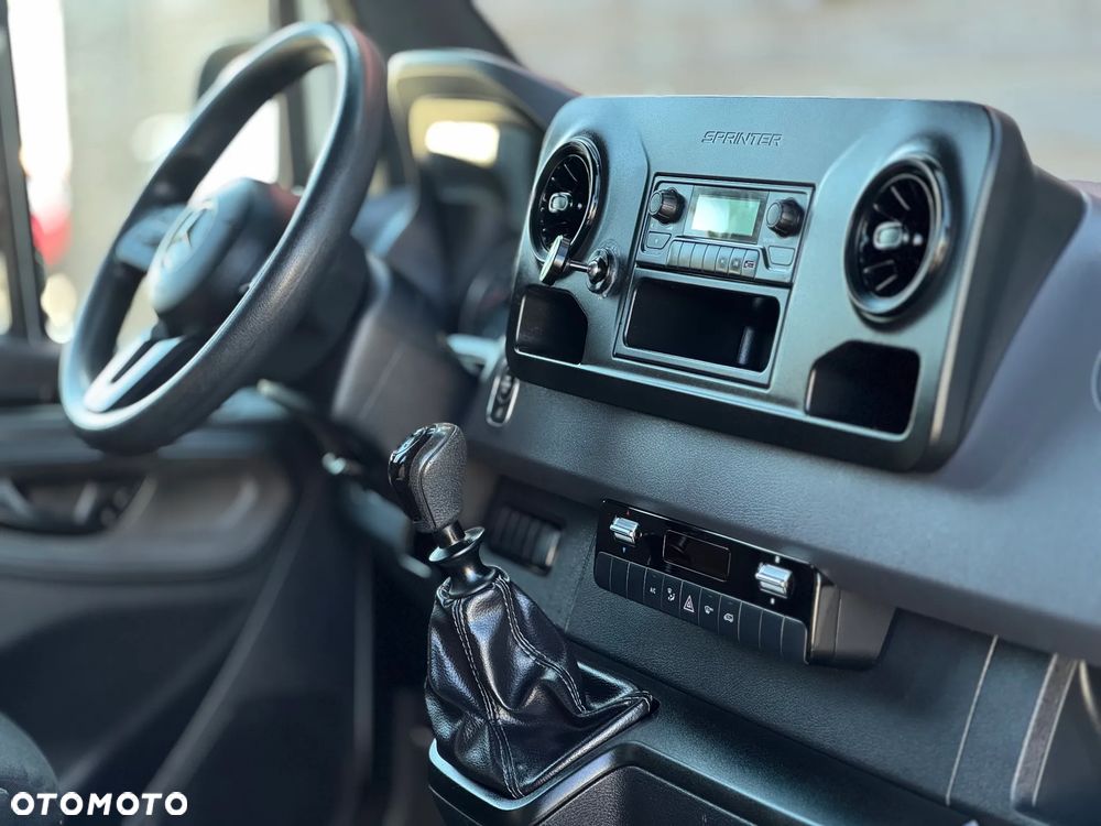 Mercedes-Benz Sprinter - 34