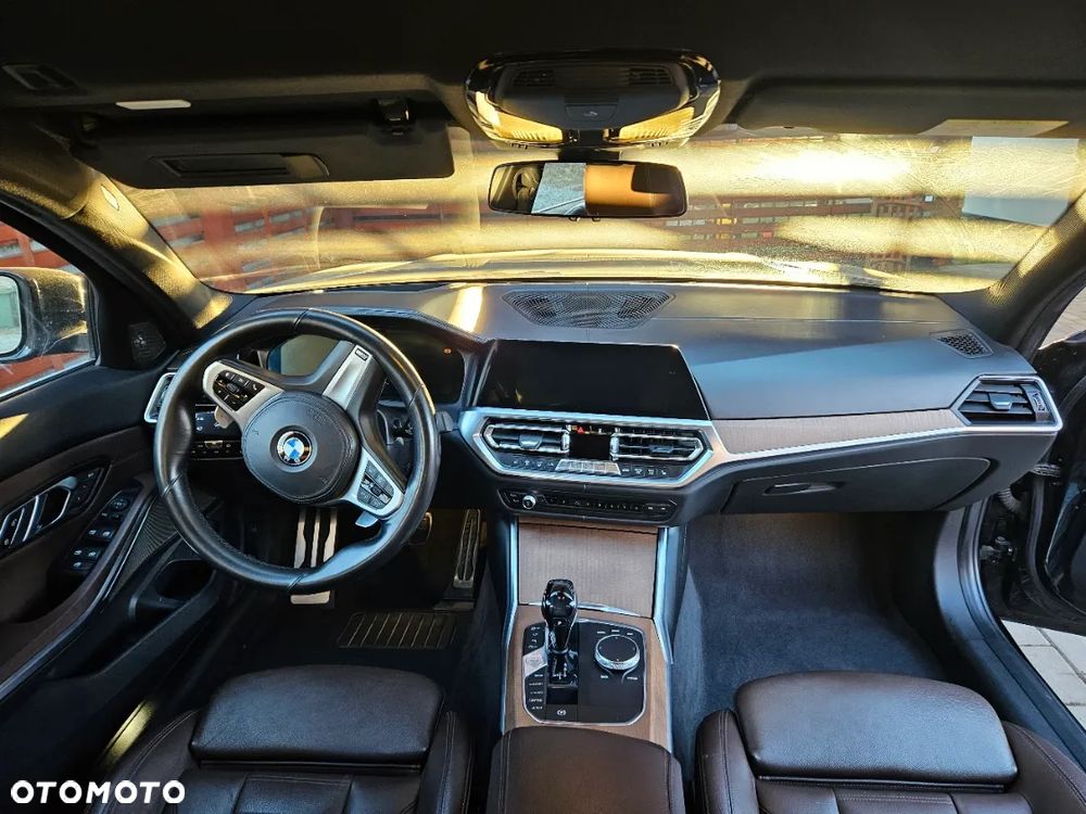 BMW Seria 3 330i M Sport sport - 9