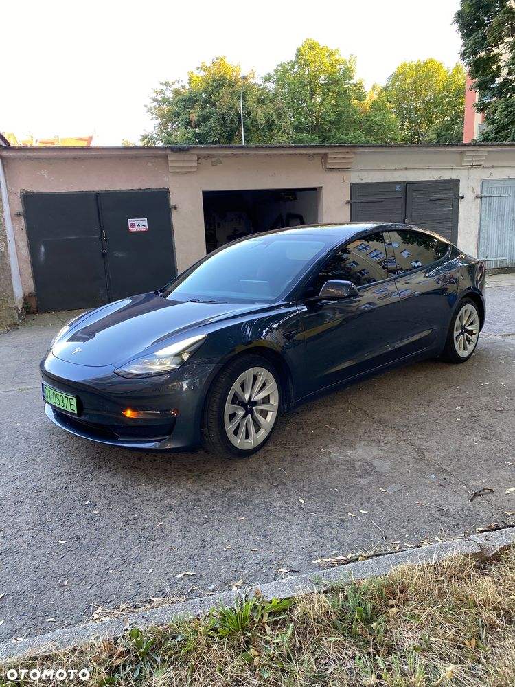 Tesla Model 3 - 3