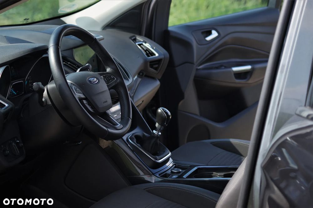 Ford Kuga - 30