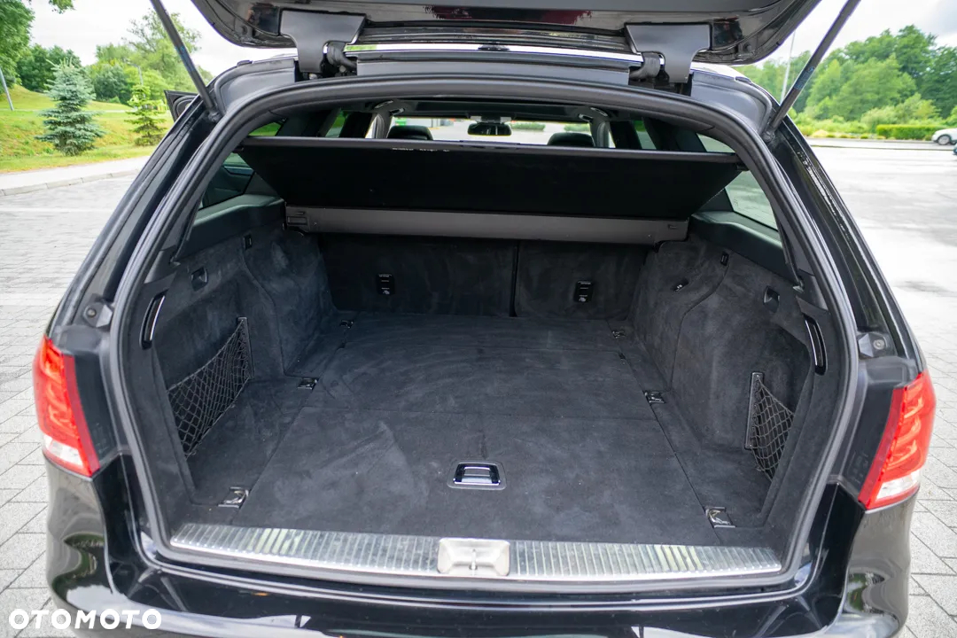 Mercedes-Benz Klasa E 300 T BlueTEC HYBRID 7G-TRONIC Elegance - 38