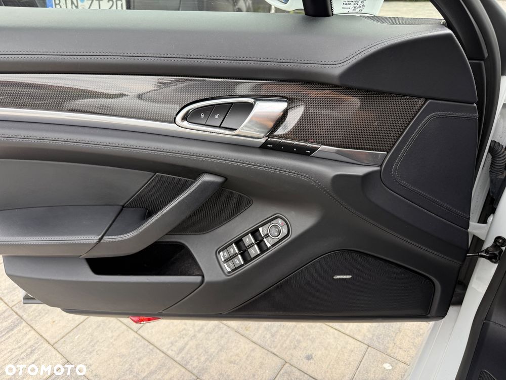 Porsche Panamera - 27