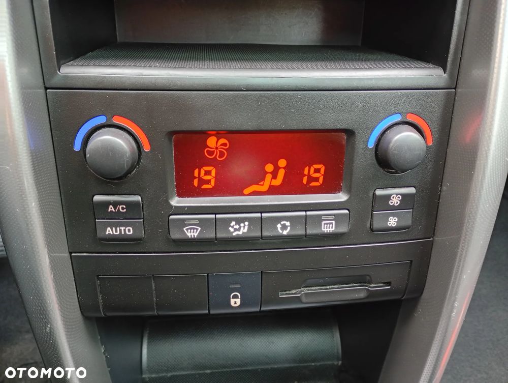 Peugeot 207 1.6 HDi - 19